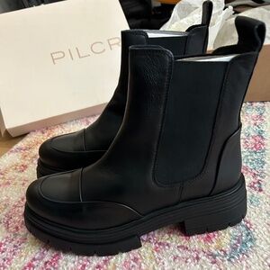 Pilcro Black “Stompy” Chelsea Boots 8.5 / 39eu NIB